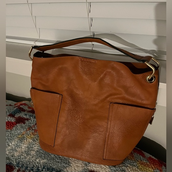 ❌SOLD❌Vegan Leather Bucket Purse - Picture 1 of 3